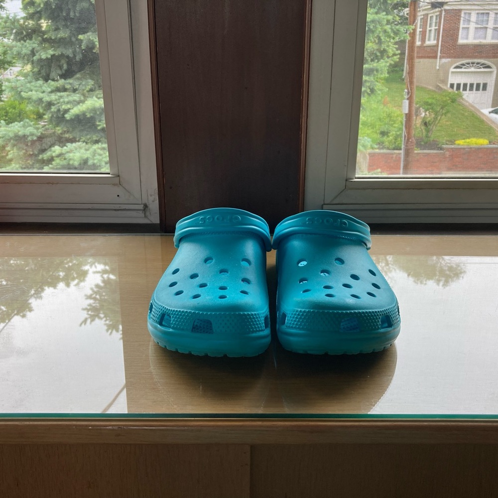 Aqua Blue Crocs Men’s Size 11 Great Condition!
